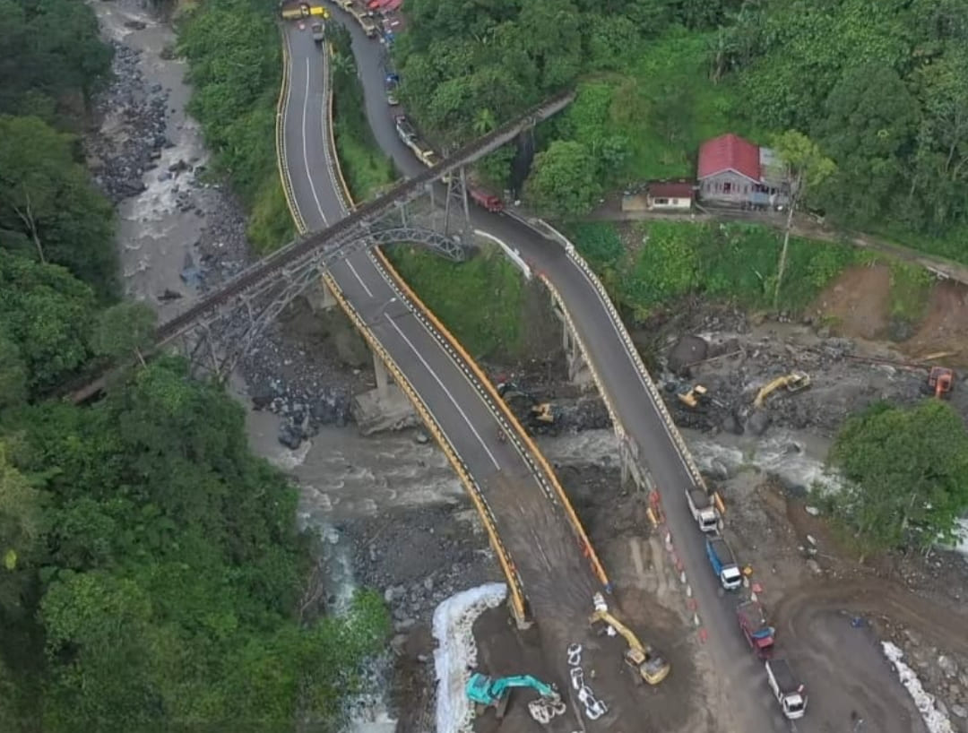 Tim BPJN Sumbar telah mengecek kondisi struktur Jembatan kembar Margayasa menggunakan teknologi uji beton mutakhir sebagai bagian dari evaluasi pascabanjir bandang Lembah Anai.(Foto: IG BPJN)
