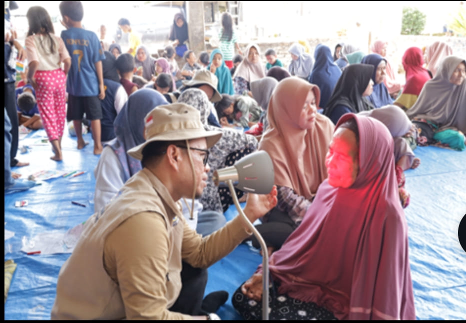 Tim UNP memberikan konseling trauma berbasis IPLT kepada warga terdampak bencana di Sumbar.(Foto: Dok. Tim)