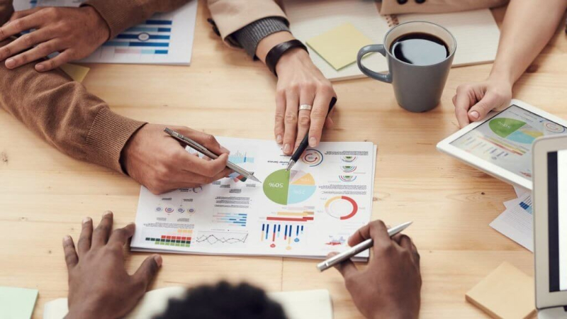 Tim mengevaluasi laporan keuangan dan rencana kerja di awal tahun untuk memastikan operasional bisnis lebih efisien.(Foto ilustrasi: linkedin)