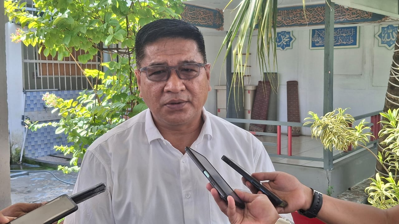 Kepala Lapas Kelas IIA Padang, Junaidi Rison saat diwawancarai oleh awak media, Rabu (31/12/2025). (Randi/Padeks)