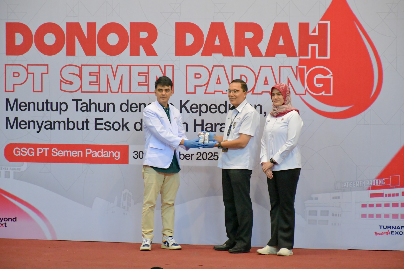 PT Semen Padang menutup 2025 dengan donor darah di Padang, menghimpun 2.087 kantong dari enam kegiatan untuk UDD PMI Kota Padang sepanjang Desember 2025.