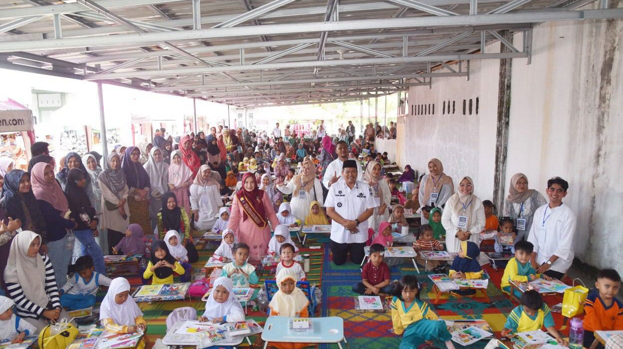 Event New Escape Mari Bermuhasabah di Masjid Ar-Rahman Pariaman dibuka dengan lomba mewarnai PAUD/TK/KB dan diresmikan Wali Kota Yota Balad.