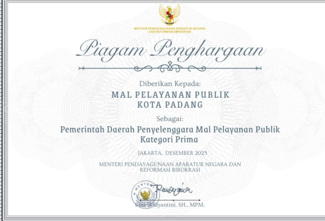 piagam penghargaan kepada Pemko Padang atas capaian predikat Prima dalam evaluasi MPP 2025.(Foto: Prokopim)