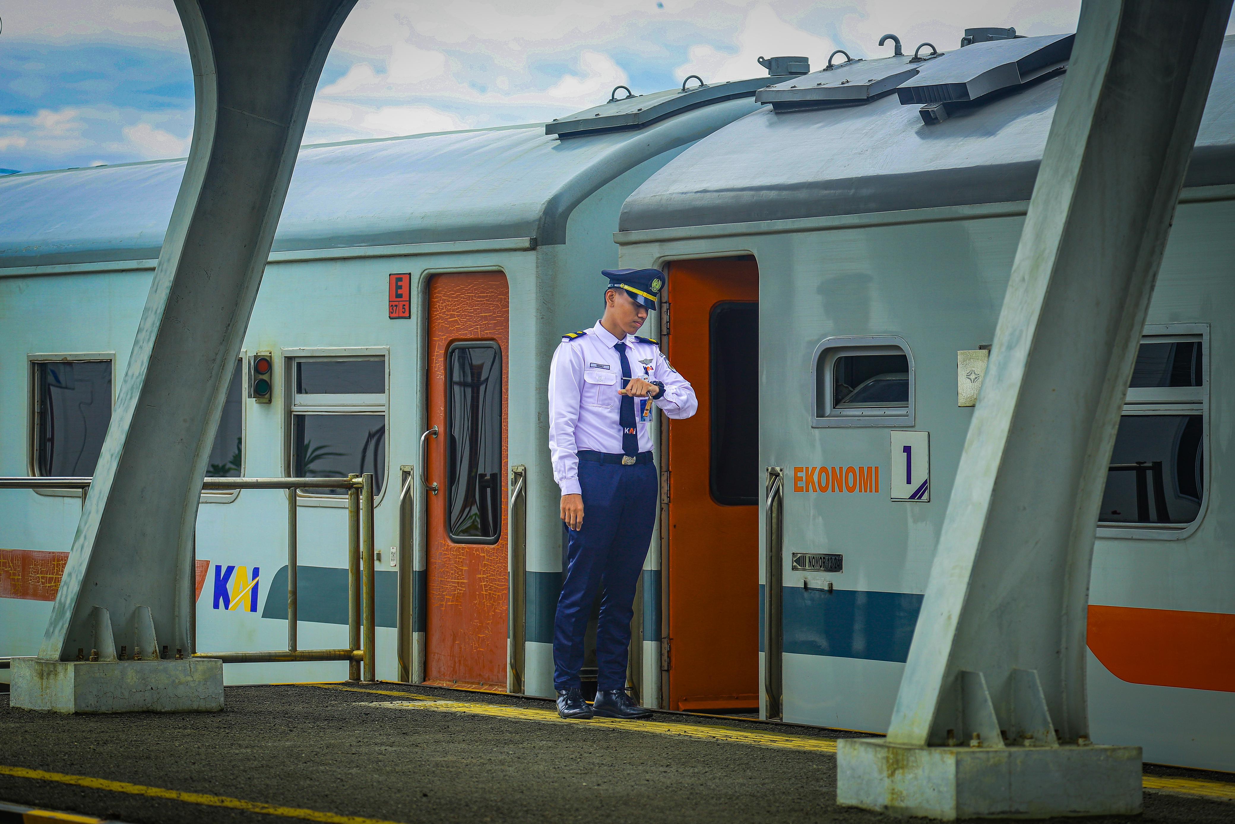 KAI Divre II Sumbar memberangkatkan 101.744 penumpang selama Angkutan Nataru 2025/2026 hingga 31 Desember, didominasi KA Pariaman Ekspres wilayah Sumbar.