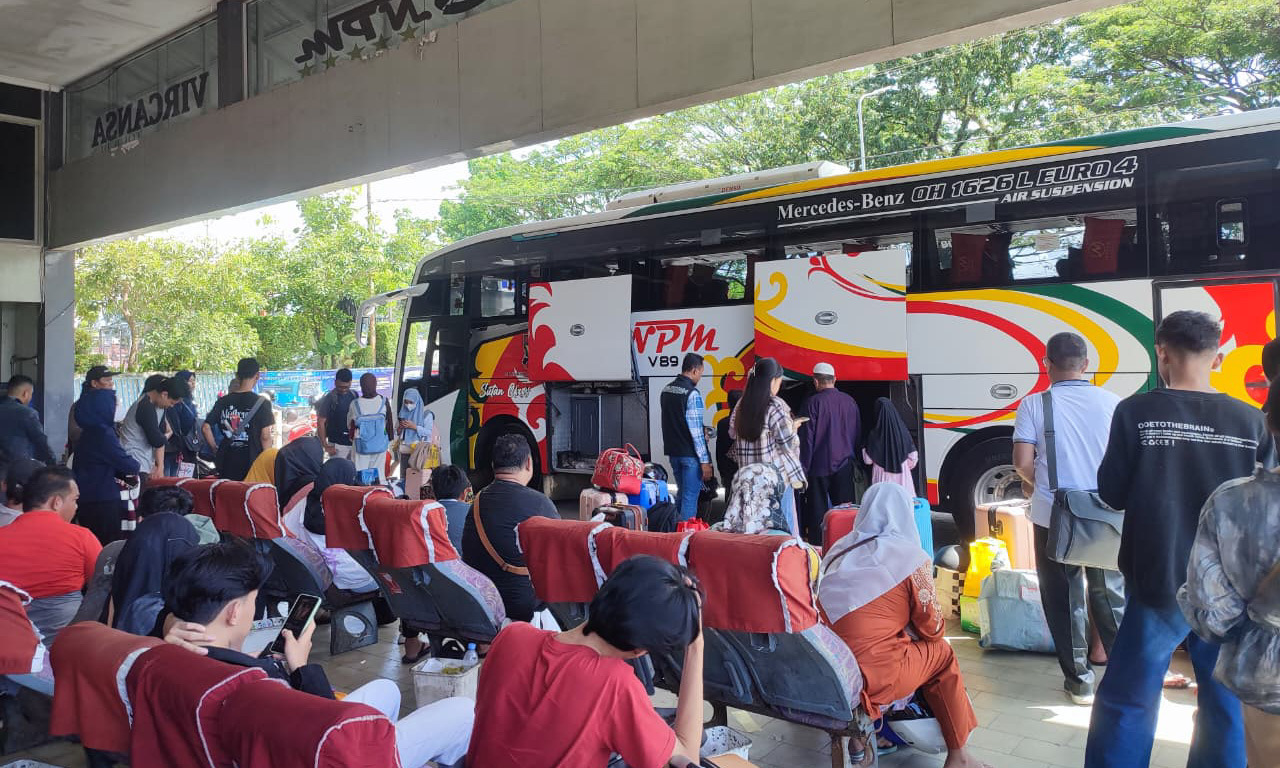 Suasana di Pool NPM di Jalan Juanda No 77 Flamboyan Baru, Kecamatan Padang Barat, Kota Padang, Sumbar. (Foto: Riyadhatul Khalbi/Padeks)