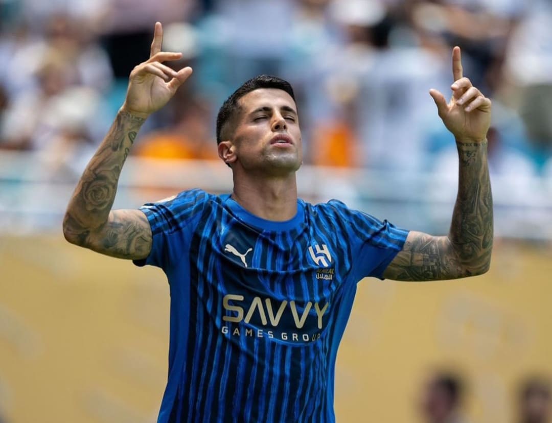 Joao Cancelo saat tampil bersama Al Hilal sebelum isu kepindahannya ke Barcelona, Inter, dan Juventus pada bursa transfer musim ini.(Foto: Dok. Instagram/@jpcancelo)