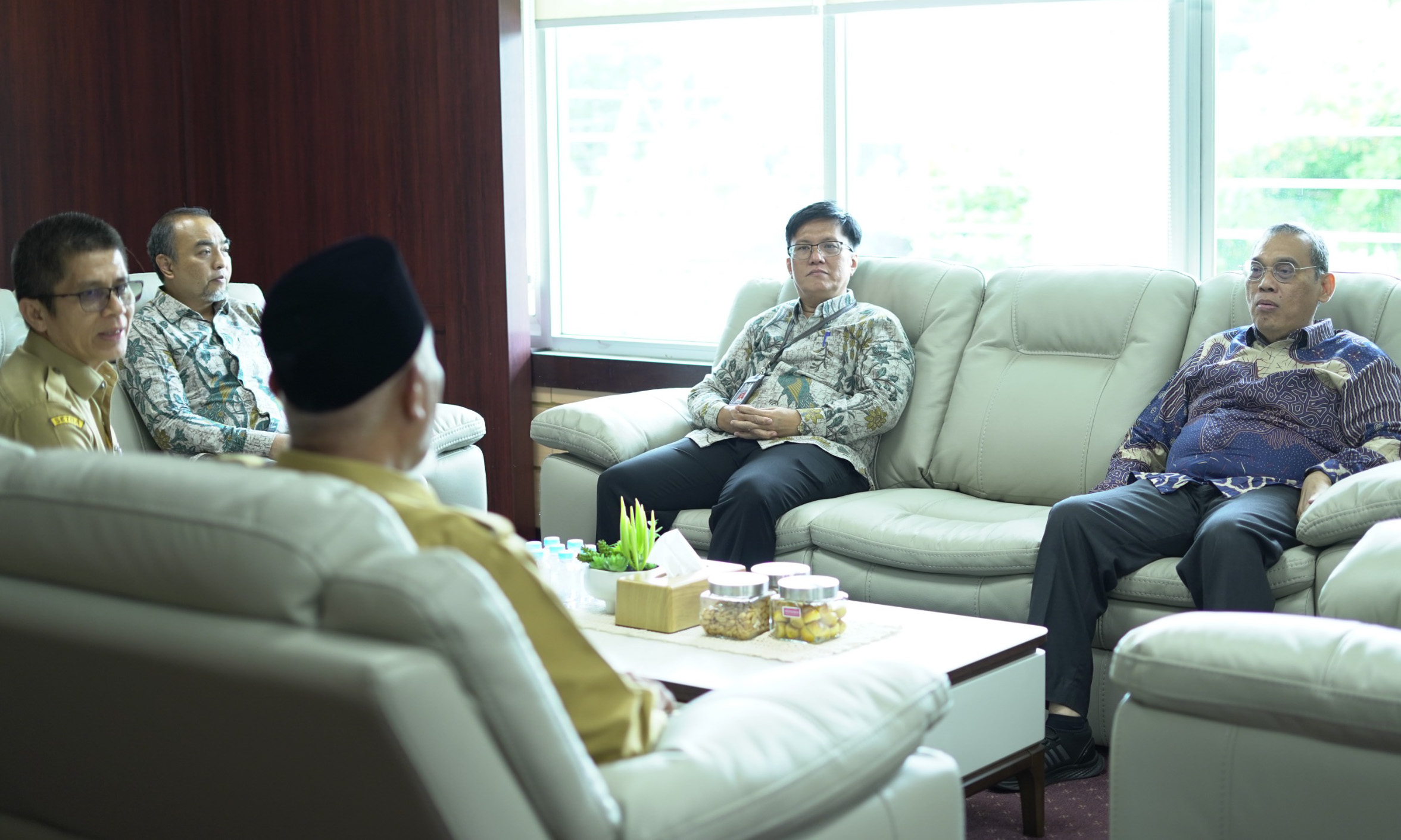 Pemprov Sumbar perkuat koordinasi dengan BPK Sumbar untuk penanganan bencana hidrometeorologi agar cepat, akuntabel, dan sesuai aturan nasional.