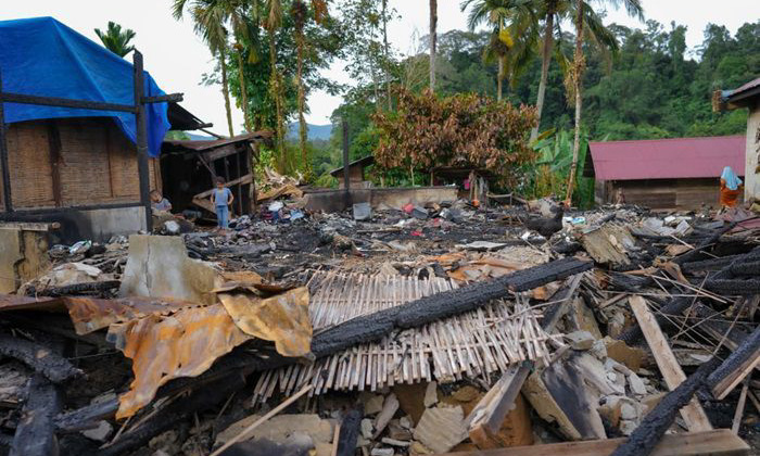 Rumah warga Nagari Sungai Abu, Hiliran Gumanti, yang terbakar pada Senin (29/12/2025), menyisakan puing-puing.