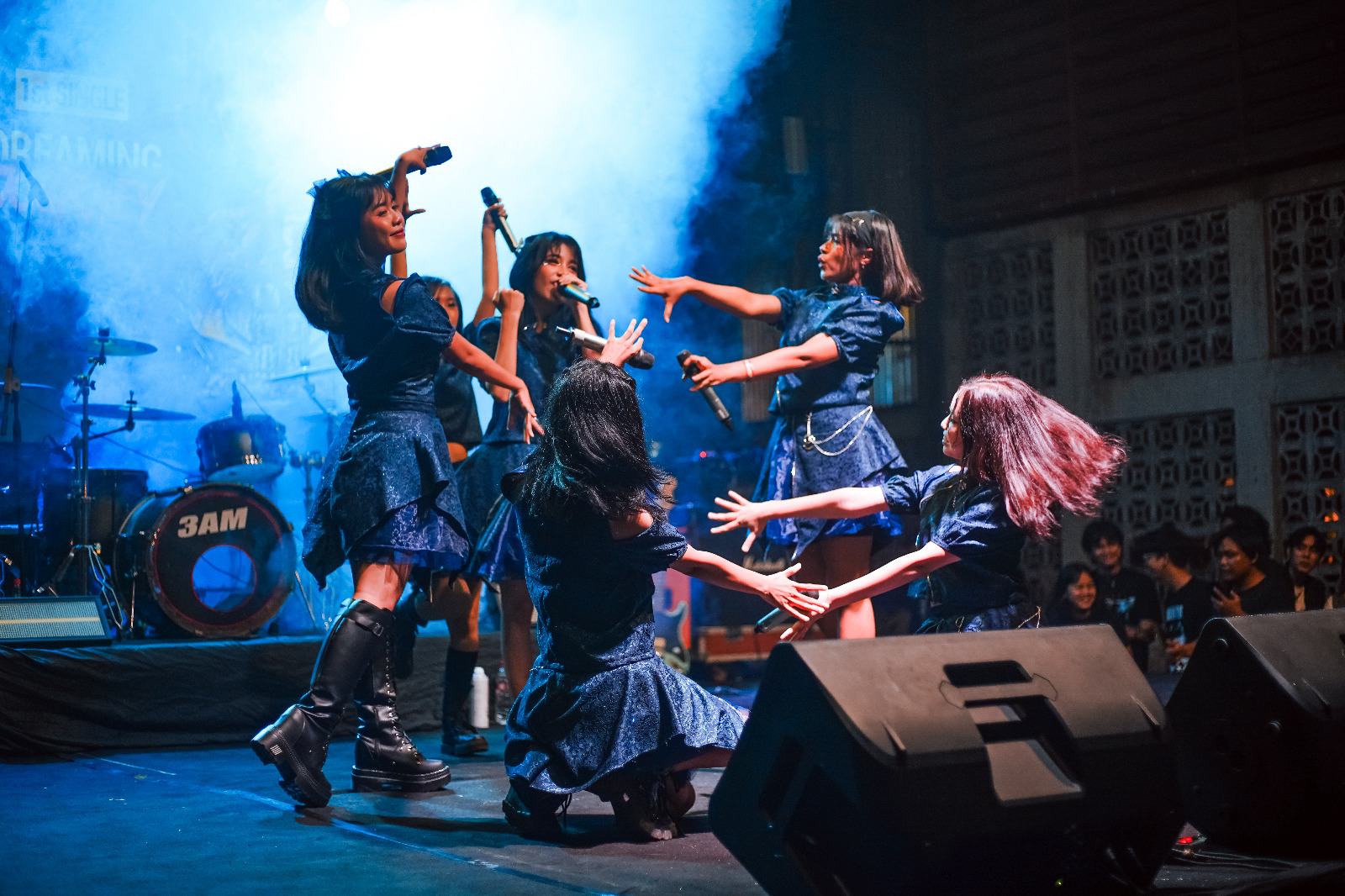 Idol Group Ginga Space saat tampil di salah satu iven di Fabriek Padang beberapa waktu lalu.