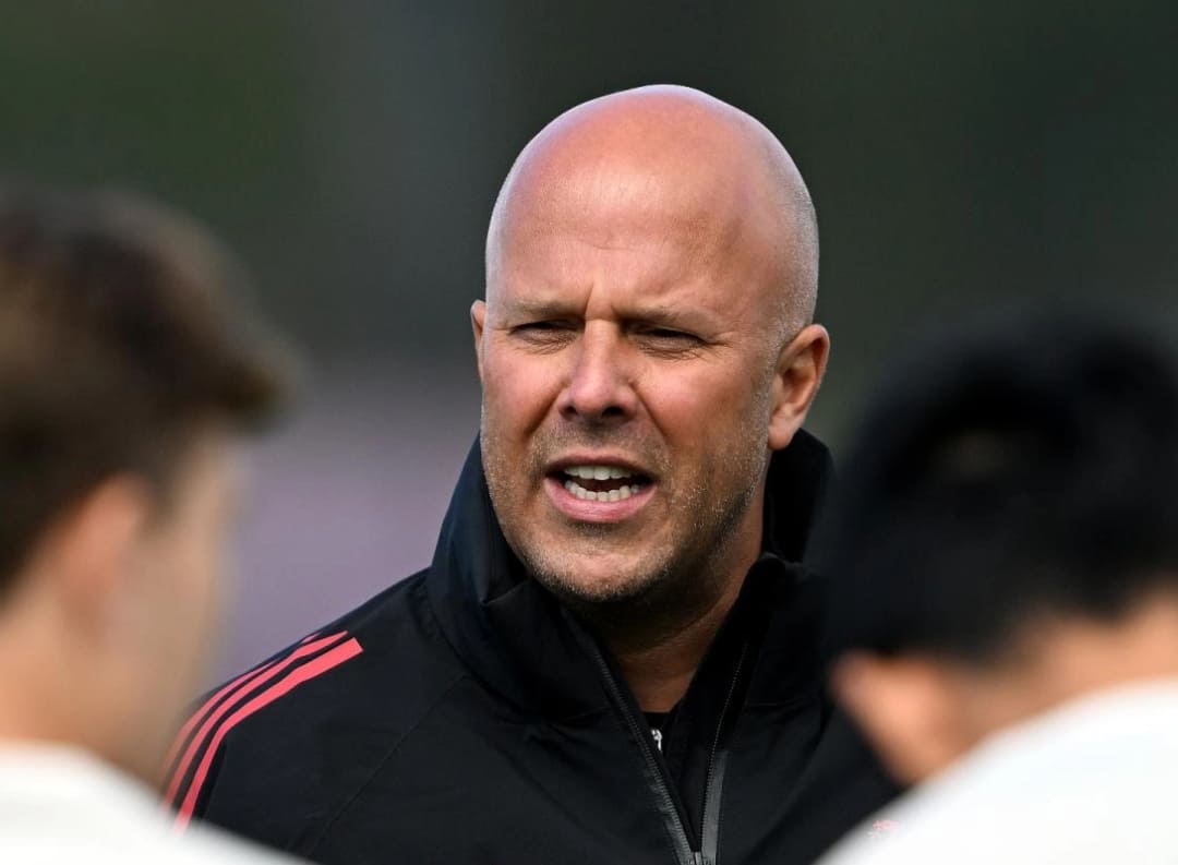 Arne Slot memimpin latihan tim Liverpool sebagai persiapan tandang ke markas Fulham di Craven Cottage.(Foto: Liverpoolfc.com)