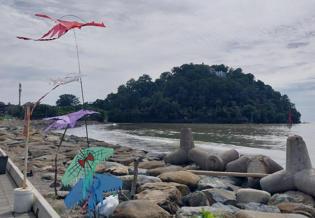 Wisata Gunung Padang sepi pascabanjir bandang, hanya 100&ndash;150 pengunjung per hari, jauh di bawah angka normal.(Foto: Mengki Kurniawan)