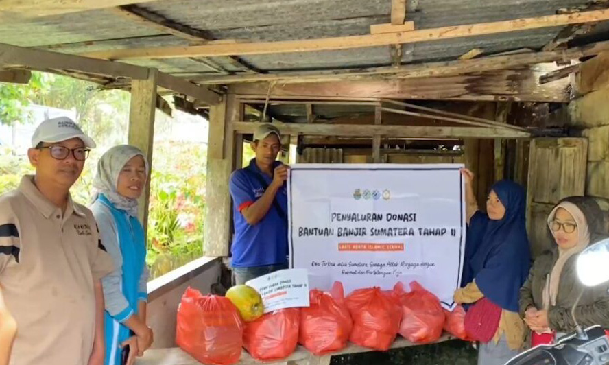 Pondok Qur&rsquo;an An-Nahl menyalurkan bantuan makanan bagi korban banjir bandang di Muaro Busuak, Kabupaten Solok, melalui kolaborasi relawan dan donatur.