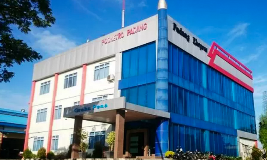 Graha Pena Padang Ekspres, Jl Adinegoro No 17 A Kota Padang.