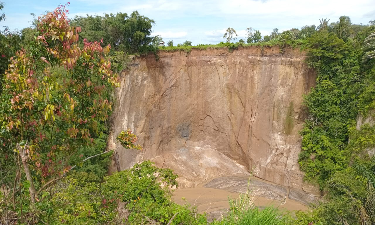 Kondisi ngarai di Jorong Guguak Tinggi, Nagari Guguak Tabek Sarajo, Kecamatan IV Koto Agam, Sabtu (3/1/2026). (Foto: Rian Afdol/Padeks)