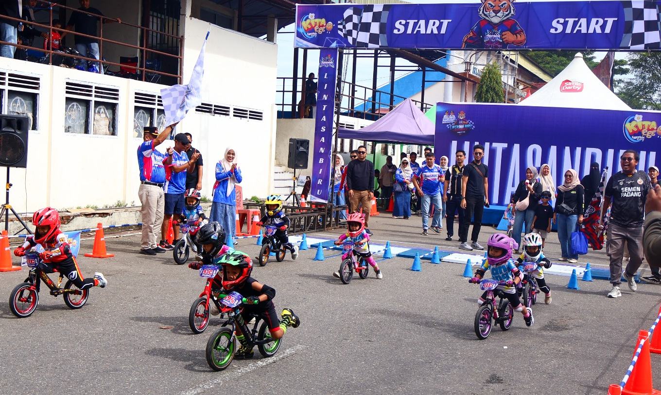 Sebanyak 238 anak usia dini mengikuti Lintasan Biru Pushbike Competition nasional di GOR Kubu Gadang, Kota Payakumbuh, diikuti peserta dari berbagai provinsi, Sabtu (3/1/2026).