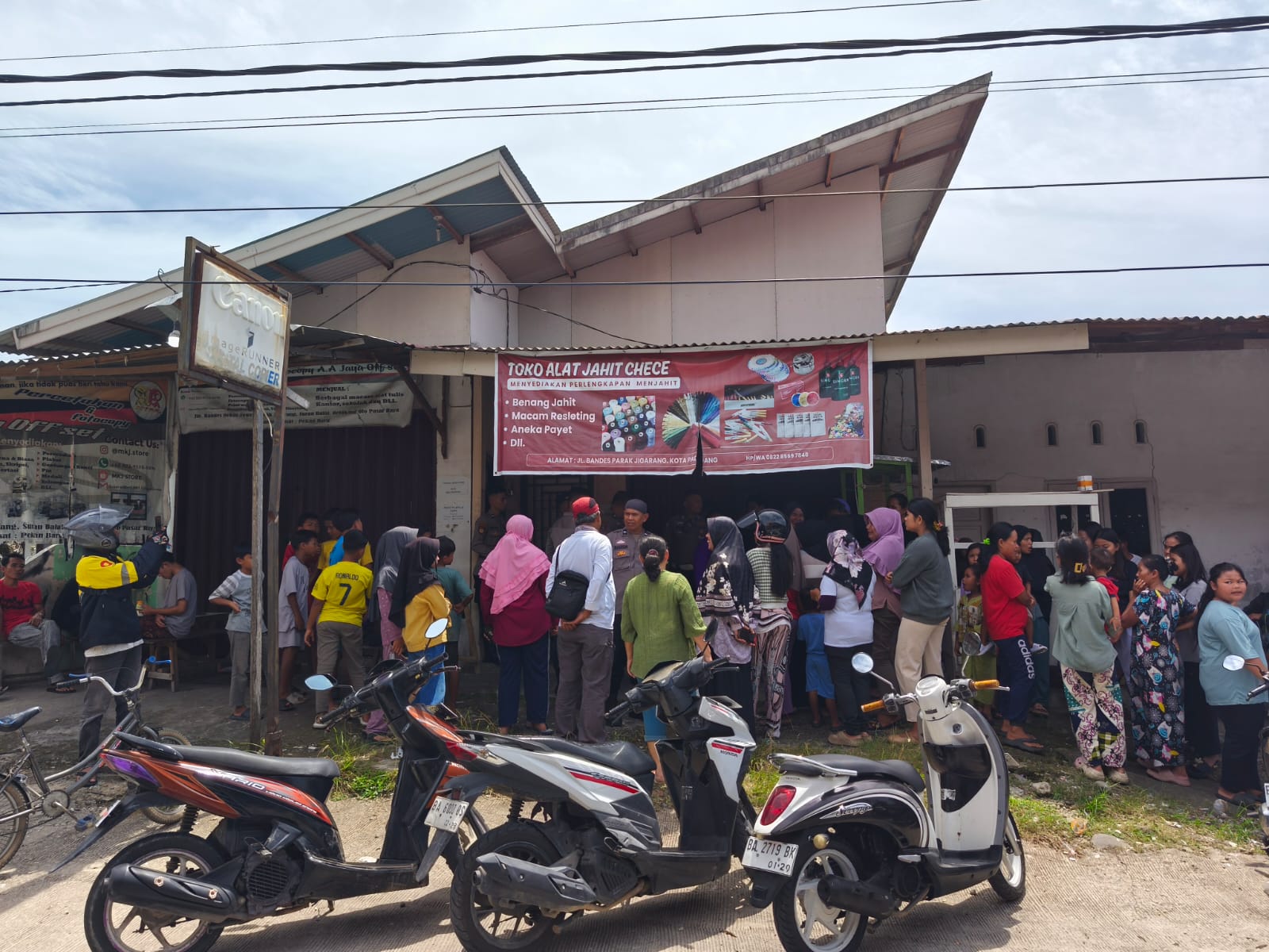 Warga Anduring Kuranji Padang temukan dua janin bayi berusia tiga bulan di area rumah kos, Minggu (4/1/2026).