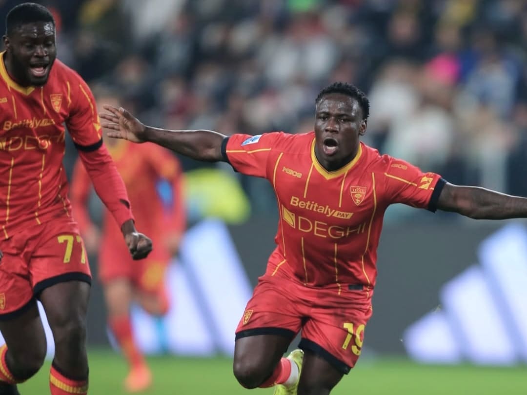Selebrasi Lameck Banda usai mencetak gol bagi Lecce, memanfaatkan kesalahan Cambiaso di babak pertama Serie A.(Foto: Instagram @uslecce)