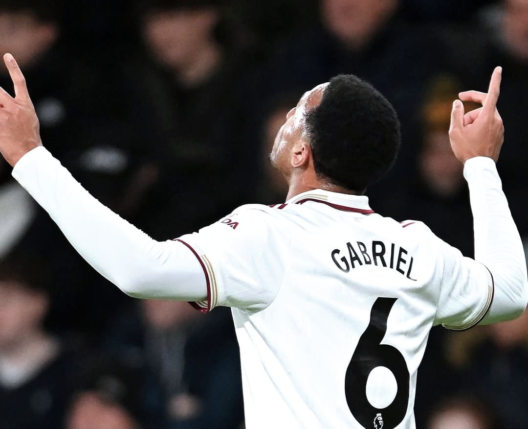 Gabriel selebrasi gol penyama skor Arsenal vs Bournemouth 1-1 di Premier League, menebus blunder awalnya dan cetak gol kesembilan musim ini.(Foto: Instagram @arsenal)