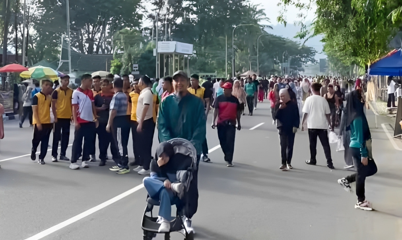CFD perdana 2026 di Kota Padang digelar Pemprov Sumbar melalui Dispora. Warga antusias berolahraga, pada Minggu 4 Januari 2026.