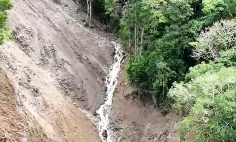 Tangkapan layar pantauan udara BPBD Agam di hulu sungai Batang Muaro Pisang, di kawasan Kelok 42, Sabtu (3/1/2026)