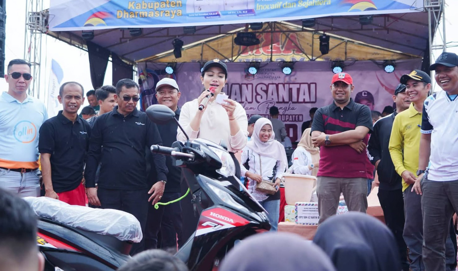 Ribuan warga ikuti jalan santai HUT ke-22 Kabupaten Dharmasraya di Koto Baru. Kegiatan ini berlangsung hingga Minggu malam (4/1/2026) ini.