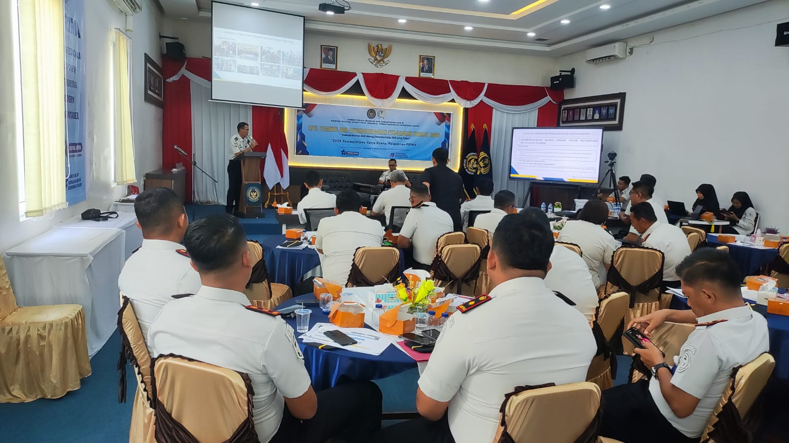 Kanwil Ditjenpas Sumbar menggelar evaluasi kinerja 2025 dan pakta integritas untuk mematangkan strategi layanan, keamanan lapas, dan UMKM warga binaan 2026.