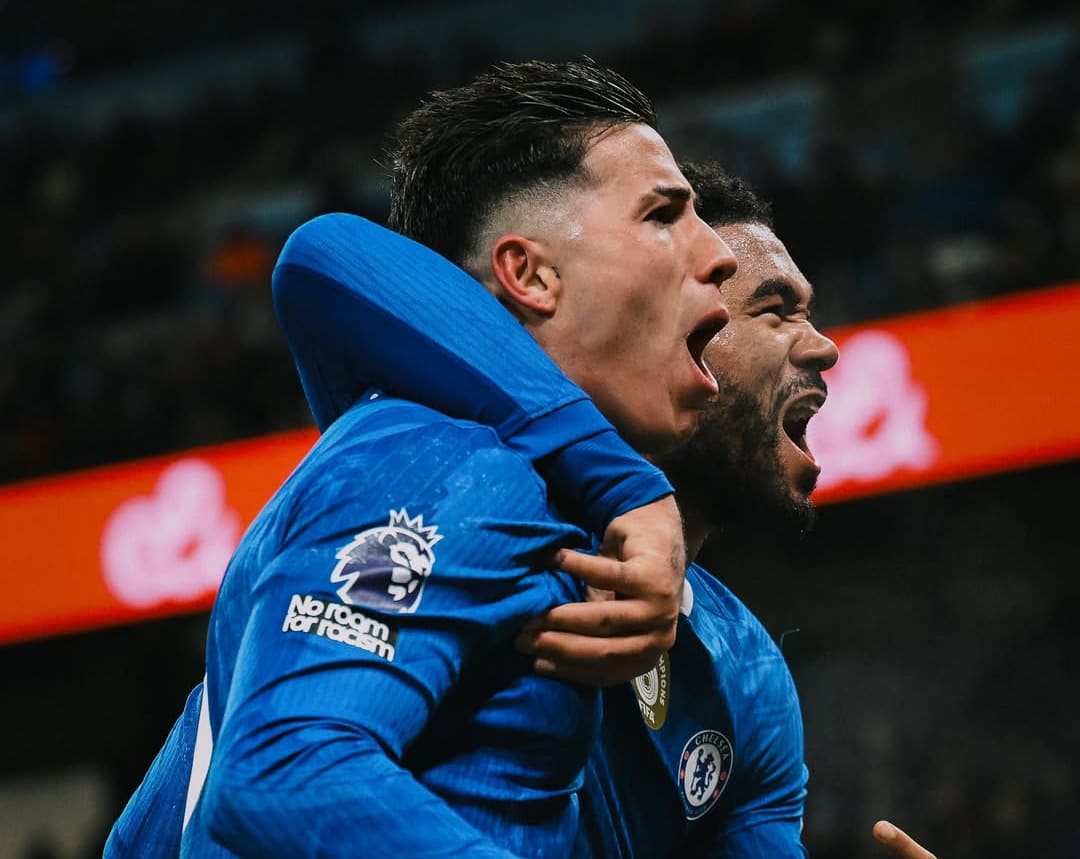 Enzo Fernandez memastikan Chelsea menahan imbang Man City 1-1 dengan gol di menit akhir Premier League.(Foto: IG @chelseafc)