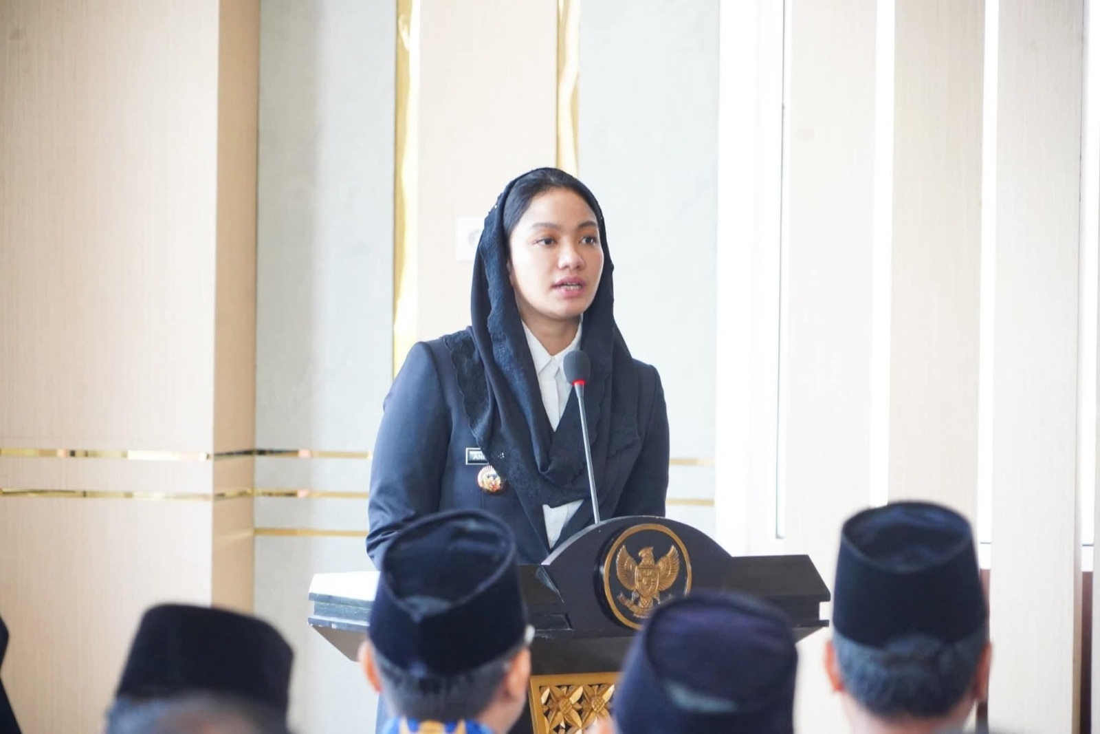 JADI PERHATIAN: Bupati Dharmasraya Annisa Suci Ramadhani saat memberikan penjelasan terkait Surat Edaran Bupati tentang penertiban tempat hiburan di Dharmasraya.