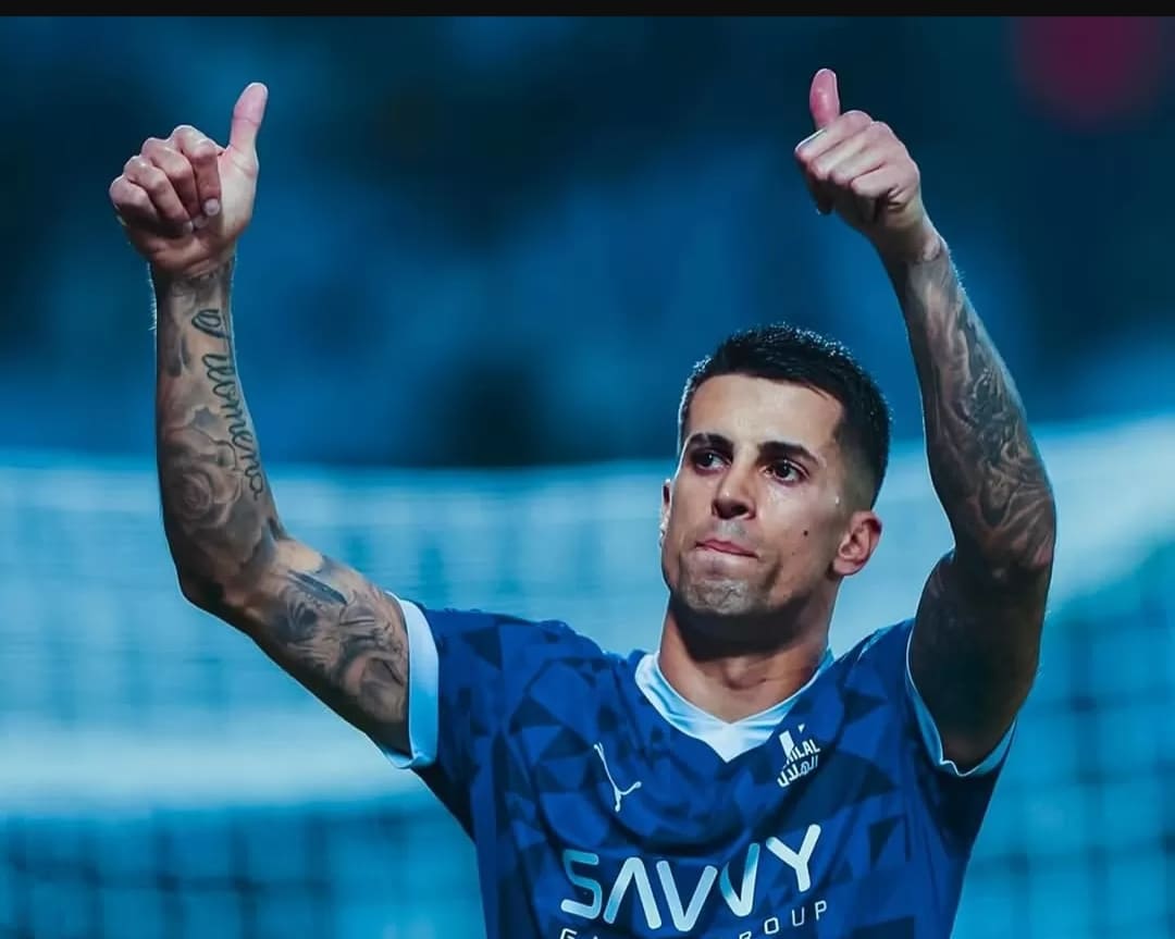 Joao Cancelo saat memperkuat Al-Hilal. Barcelona mengajukan tawaran resmi untuk meminjamnya meski Inter sudah sepakat verbal. Foto: Dok. Instagram @jpcancelo)