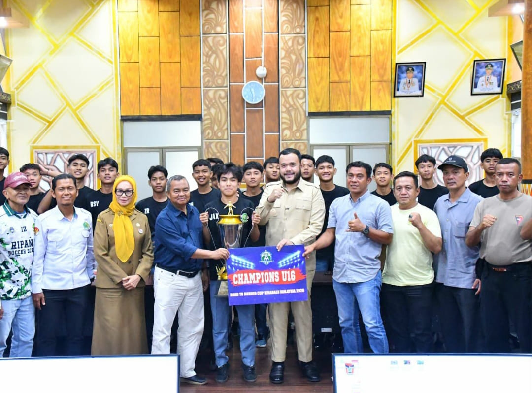 Wali Kota Padang sambut Tim Muda Ripan&rsquo;s Soccer School KU-16 usai raih gelar Juara FOSMI Cup 2025.(Foto: Prokopim)