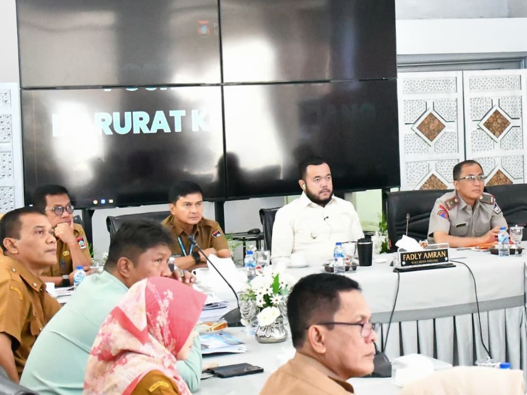 Wali Kota Padang Fadly Amran mengikuti Rakor percepatan validasi data kerusakan pascabencana yang dipimpin Mendagri Tito Karnavian, Selasa (6/1/2026).(Foto: Prokopim)