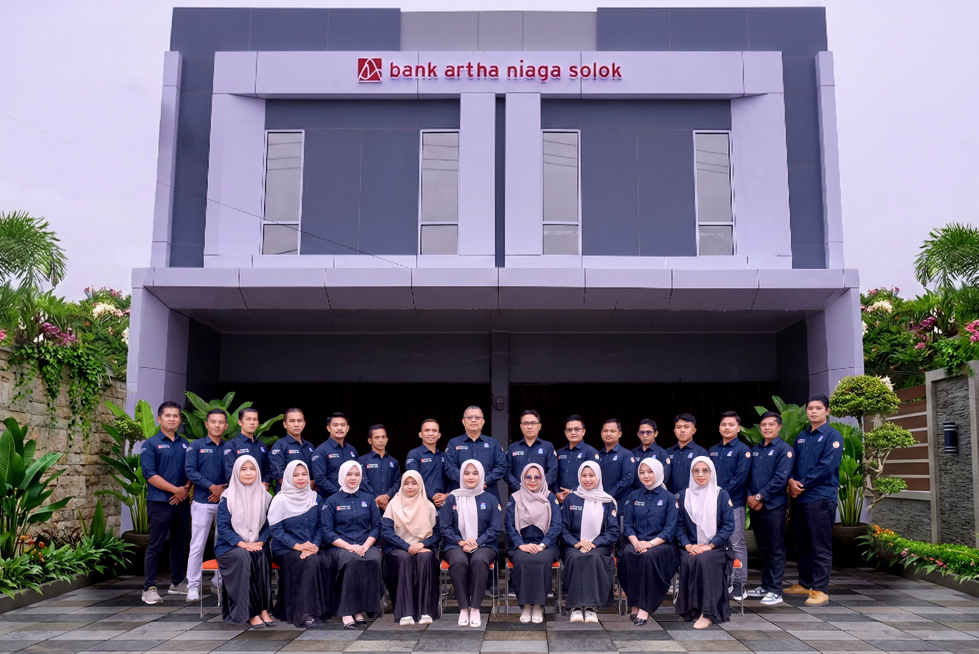 BPR Artha Niaga Solok resmi merger dengan BPR MOS Muara Panas setelah disetujui OJK. Modal inti naik Rp9,59 miliar dan aset tembus Rp39,73 miliar.