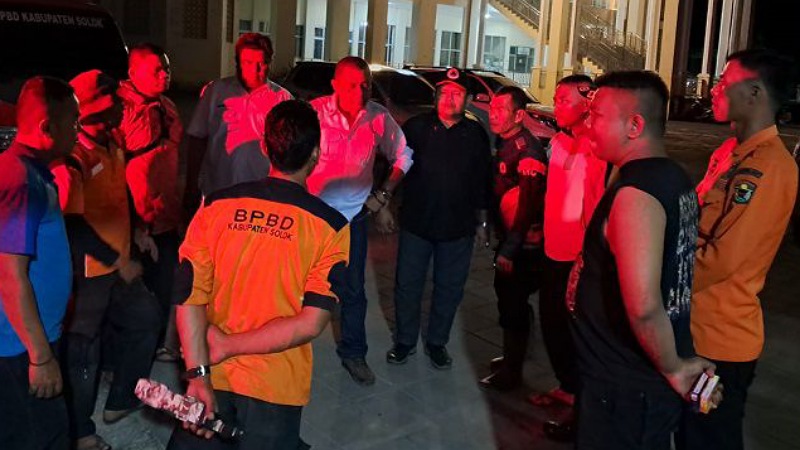 BPBD Solok kerahkan TRC mencari warga Batu Bajanjang yang hilang sejak 21 Desember. Khairul tekankan keselamatan, koordinasi, dan kesiapan logistik dalam operasi pencarian.