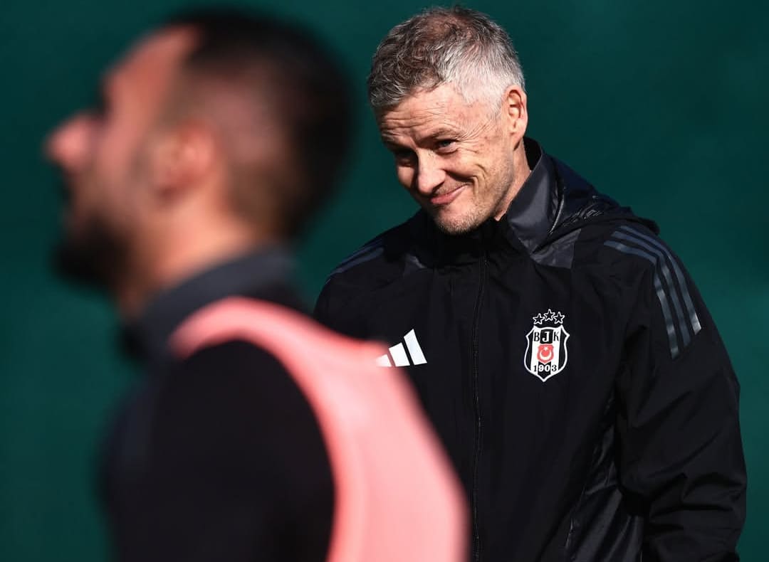 Ole Gunnar Solskjaer saat memimpin sesi latihan Besiktas sebelum kembali masuk bursa pelatih Manchester United.(Foto: Dok. Instagram @Besiktas)