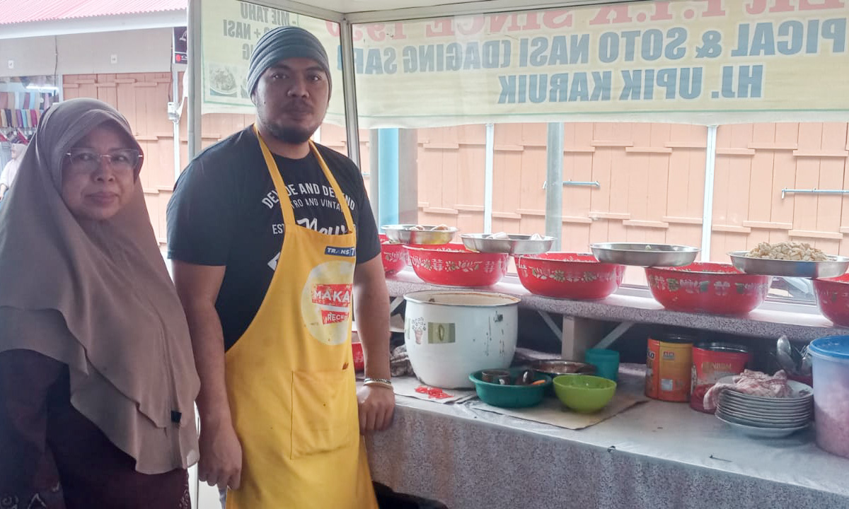 Usaha Lontong Pical Legendaris Upiak Karuik di Payakumbuh. (Foto : Irfan/Padeks)
