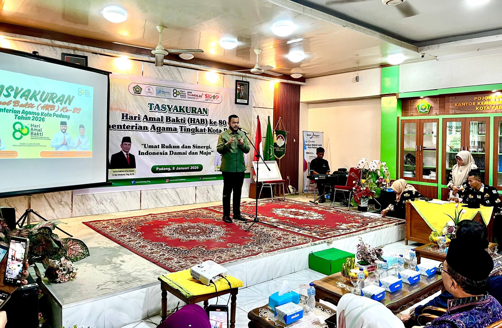 Wali Kota Padang, Fadly Amran menghadiri Tasyakuran HAB ke-80 Kemenag di Aula Kantor Kemenag Padang, Kamis (8/1/2026).