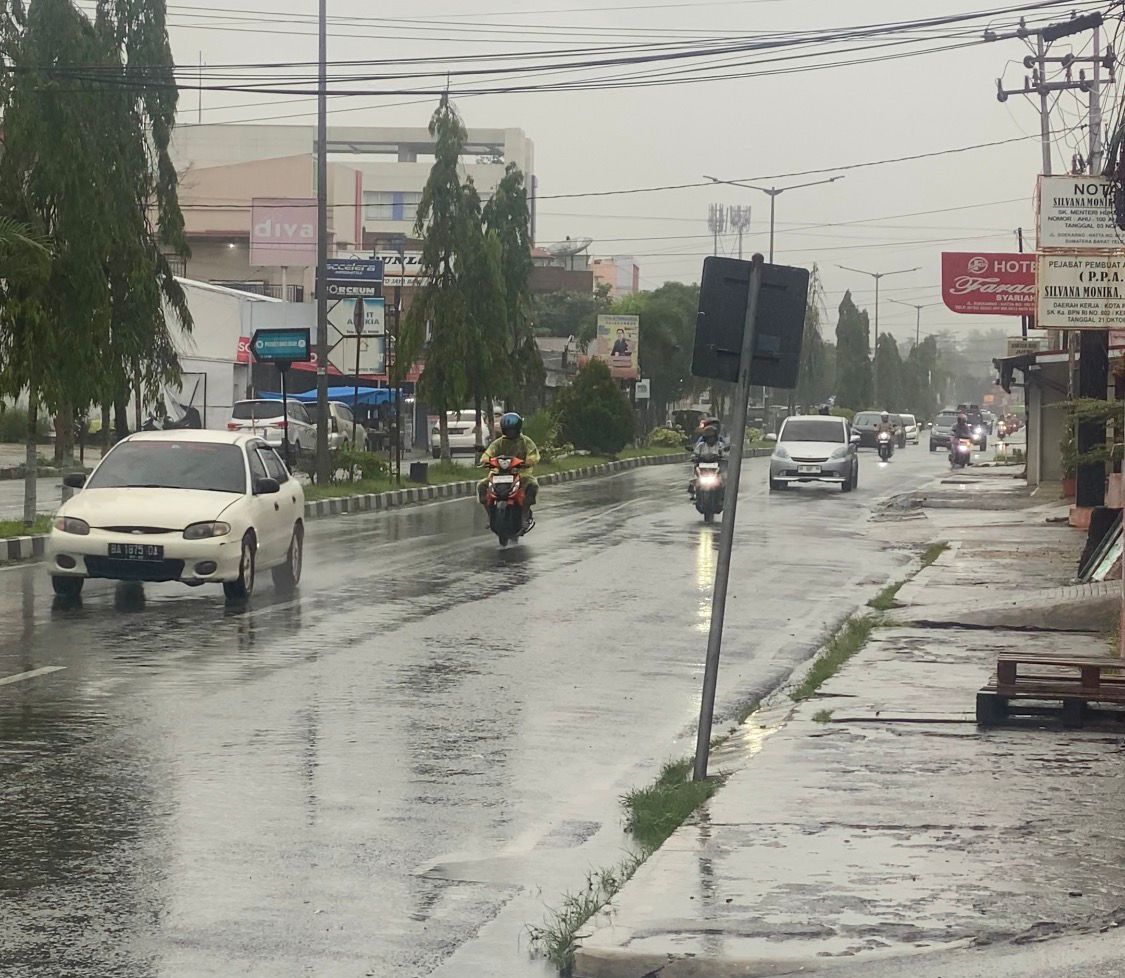 Hujan ringan&ndash;sedang mengguyur Payakumbuh sejak pagi 8 Januari 2026.