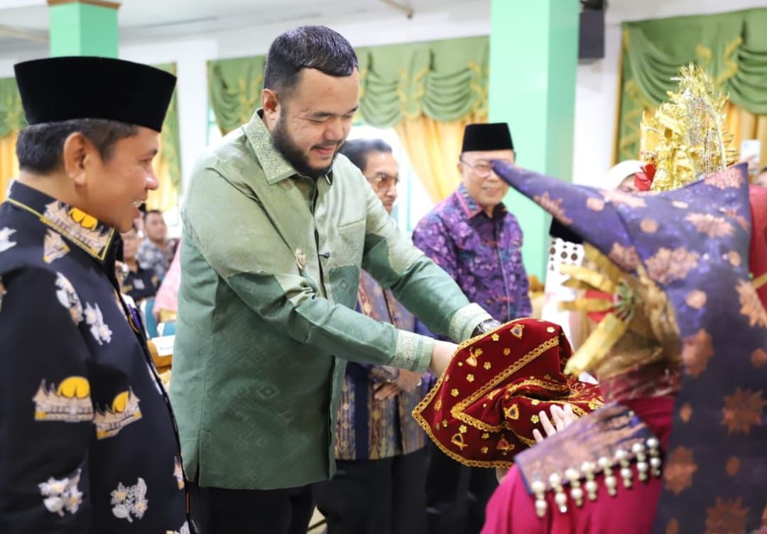 Wali Kota Padang Fadly Amran menghadiri tasyakuran HAB Kemenag RI ke-80, dorong program Smart Surau sebagai pusat pembinaan umat.(Foto: Prokopim)