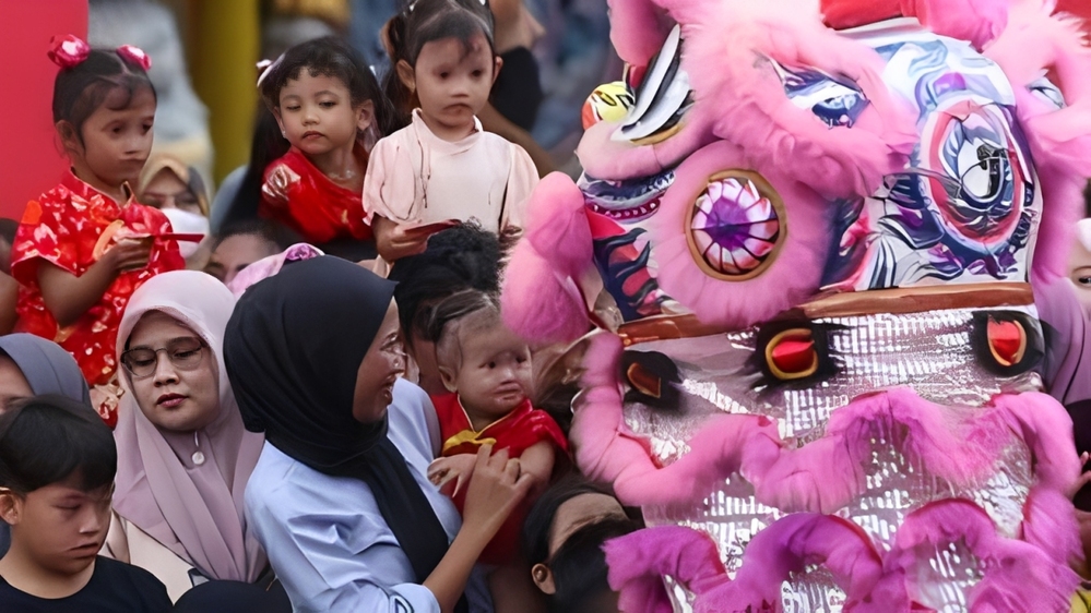 Imlek 2577 jatuh pada 17 Februari 2026. Awal Ramadan 1447 diperkirakan 18&ndash;19 Februari, menunggu sidang isbat. Muhammadiyah menetapkan puasa mulai 18 Februari.