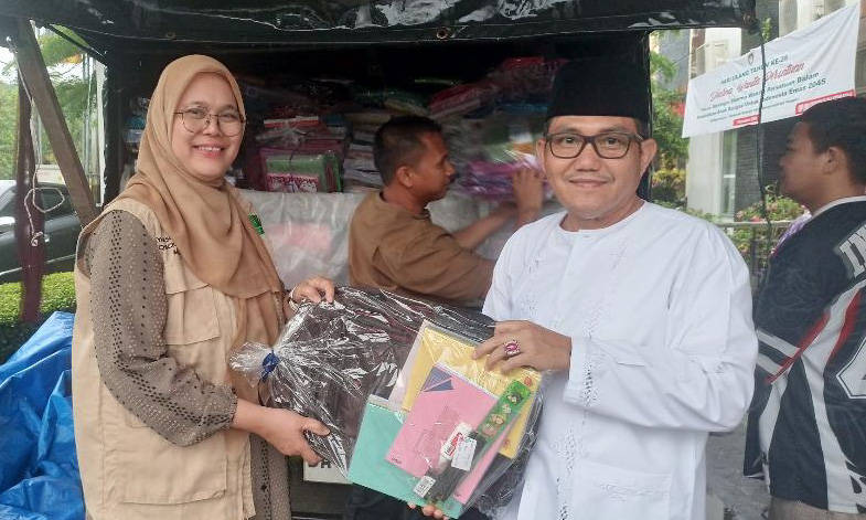 YARSI menyalurkan 513 paket perlengkapan sekolah untuk anak korban banjir bandang dan longsor di Agam dalam upaya pemulihan pendidikan pascabencana.