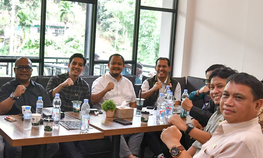 Pemko Sawahlunto menyampaikan komitmen mendukung Porprov XVI Sumbar 2026 dalam pertemuan silaturahmi bersama Ketua KONI Sumbar Hamdanus dan jajaran di Muaro Kalaban.