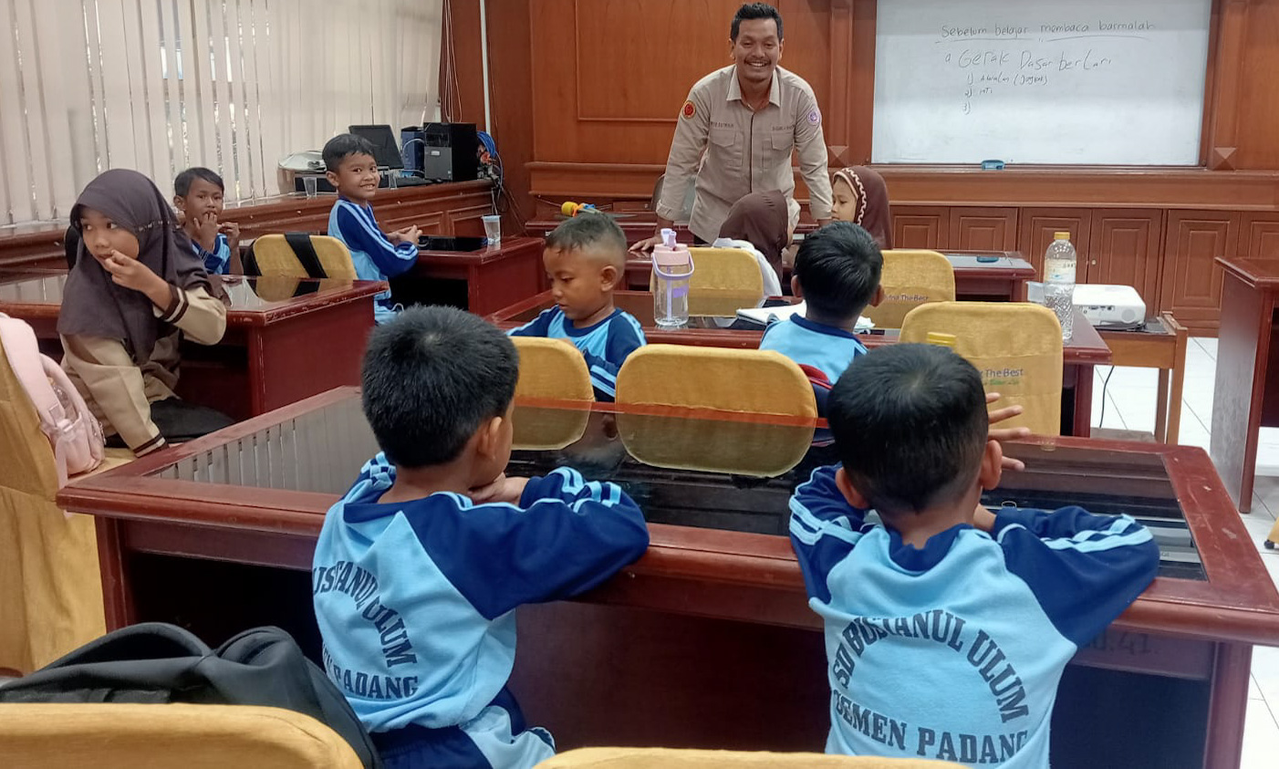 Potret anak-anak penyintas banjir bandang di Batu Busuk yang kembali belajar di Diklat PT Semen Padang dengan harapan baru.