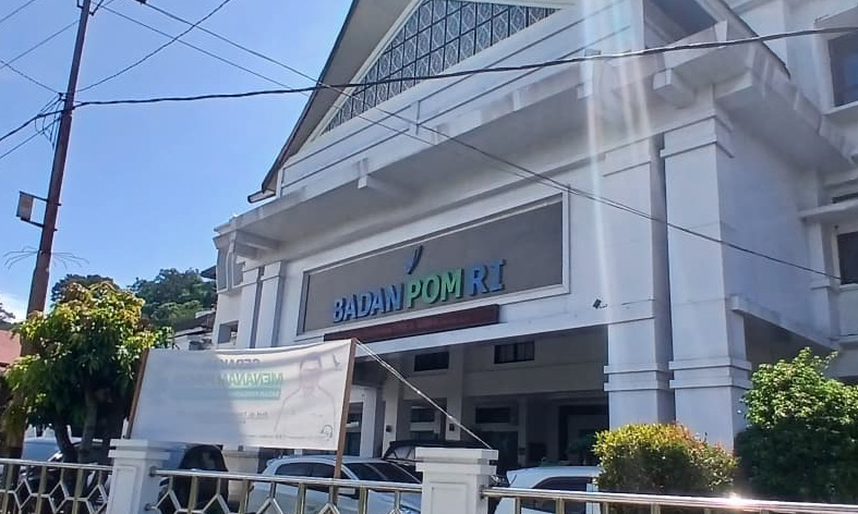 BBPOM Padang mengimbau warga tidak mengonsumsi air sinkhole Limapuluh Kota sebelum hasil uji lab keluar karena kandungan logam dan bakteri belum diketahui.