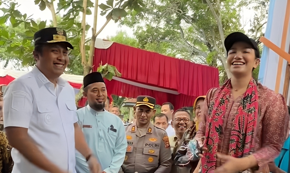 Samsat Nagari Sungai Rumbai resmi beroperasi. Wagub Sumbar menegaskan pelayanan harus prima dan mudah dijangkau masyarakat untuk meningkatkan kepatuhan pajak.