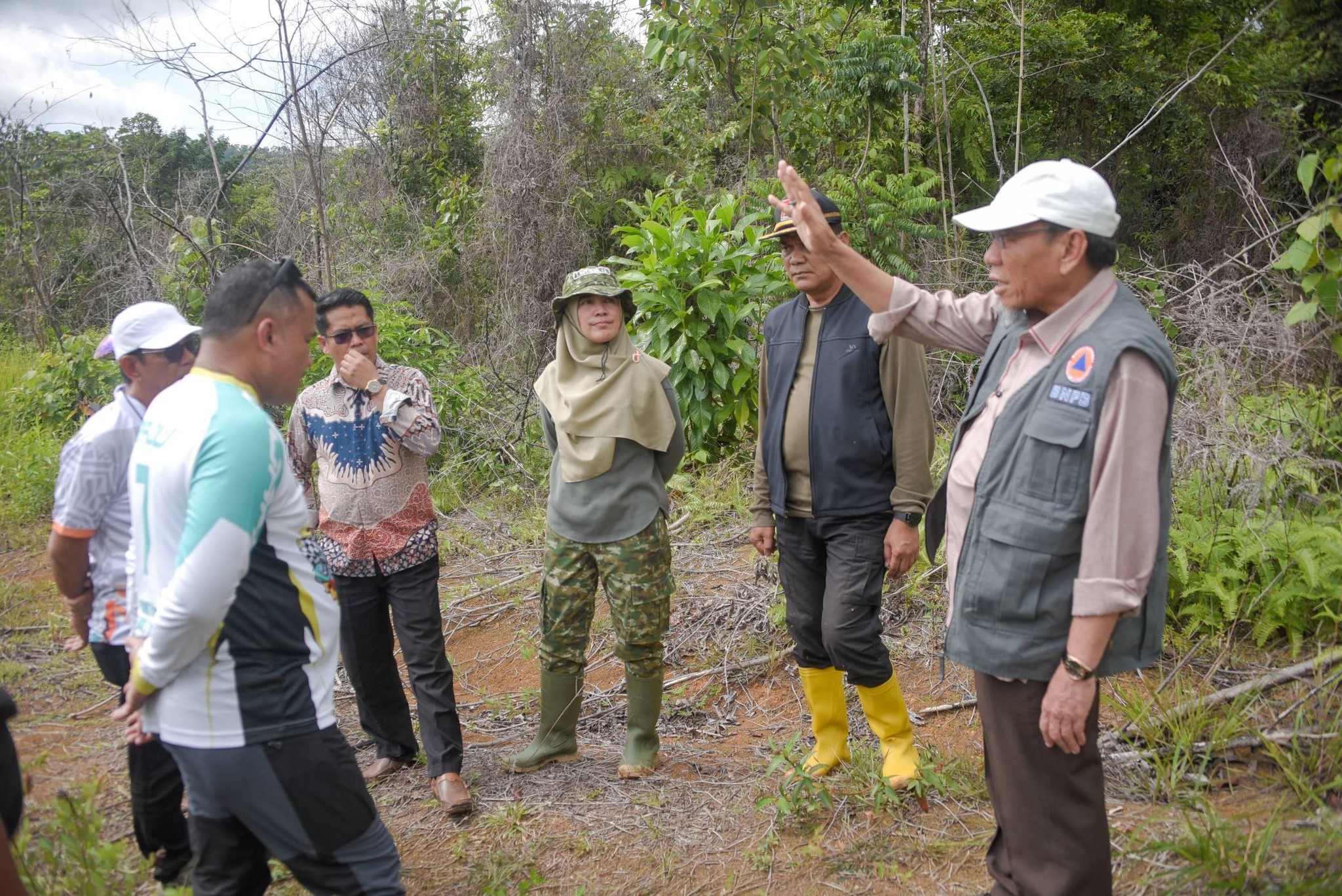 Wakil Wali Kota Padang, Maigus Nasir meninjau lahan Huntap seluas 4,6 hektare di kawasan Tanah Sungkai, Kelurahan Lambung Bukik, Kecamatan Pauh, Sabtu (10/1/2026).