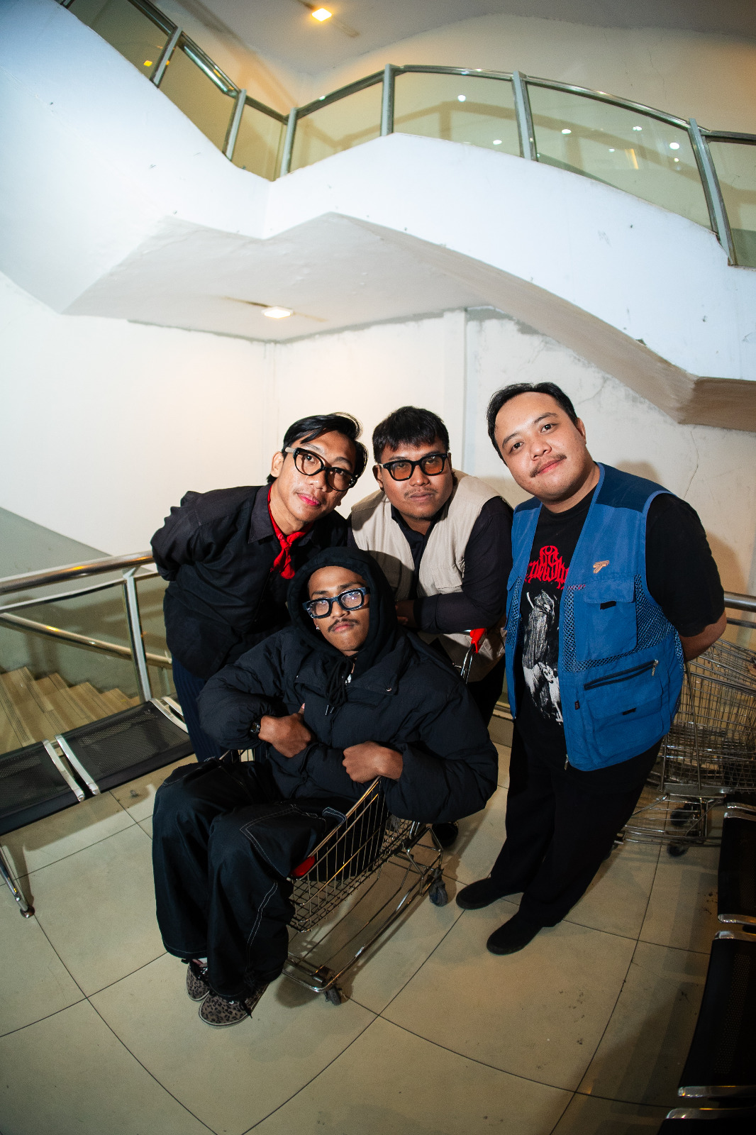 Para personel band rock asal Sumbar, Four Excellent.