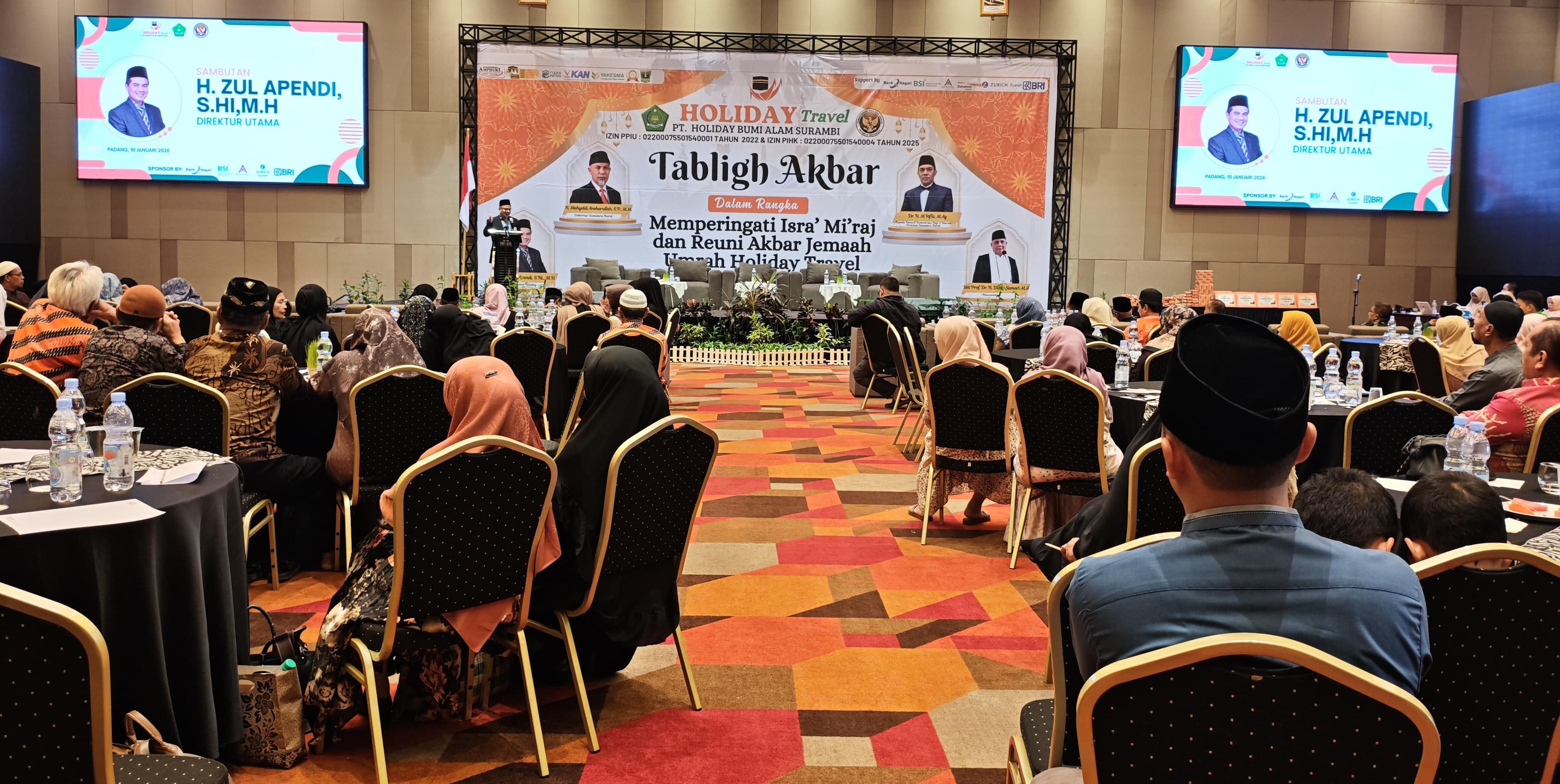 Holiday Travel menggelar tabligh akbar dan reuni jemaah umroh, Sabtu (10/1/2026) di ZHM Premiere Padang.