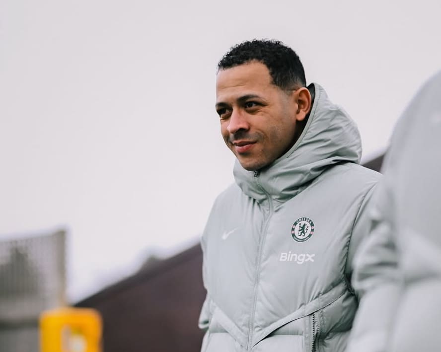 Liam Rosenior memimpin sesi latihan Chelsea jelang FA Cup melawan Charlton.(Foto: Instagram @chelseafc)