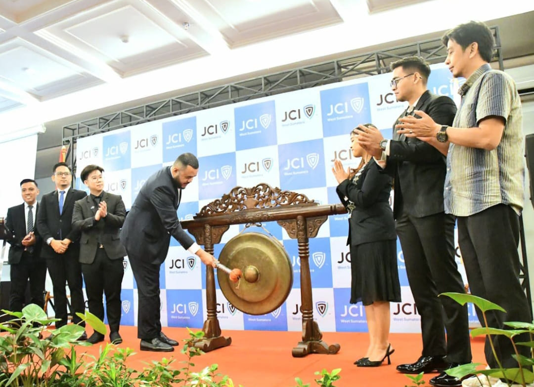 Wali Kota Padang Fadly Amran membuka Inaugurasi JCI West Sumatera 2026 di The ZHM Premiere Hotel.(Foto: Prokopim)