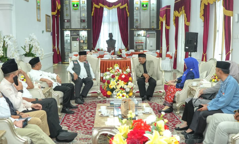 BPJPH mengalokasikan 32.601 sertifikat halal gratis bagi UMK Sumbar melalui SEHATI 2026. Pemprov mendukung percepatan layanan dan pendampingan.